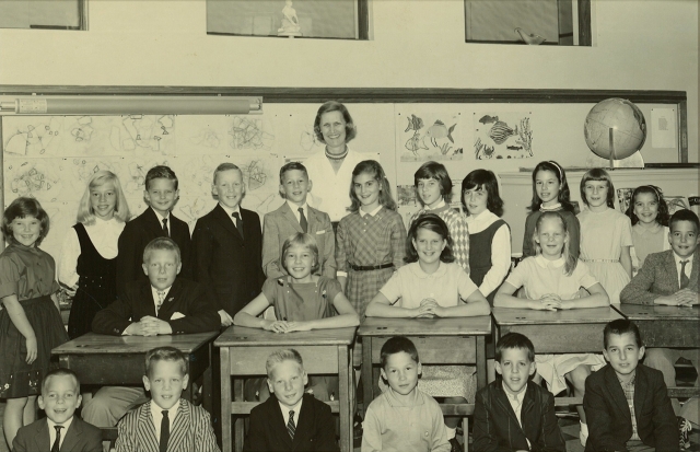 Holmes School 5th gradw Miss Oberg
Row 1: Mike Flock, Hilly Ebling, Rob Marshall, Peter Popov, Todd Robbins, Anthony Molgano, Row 2: Paul Williams, Mary Howe, Janet Martin, Barbara Thorne, Bruce Beagle. Row 3: Linda Hammer, Patti Shaw, Craig ?, Peter Hel